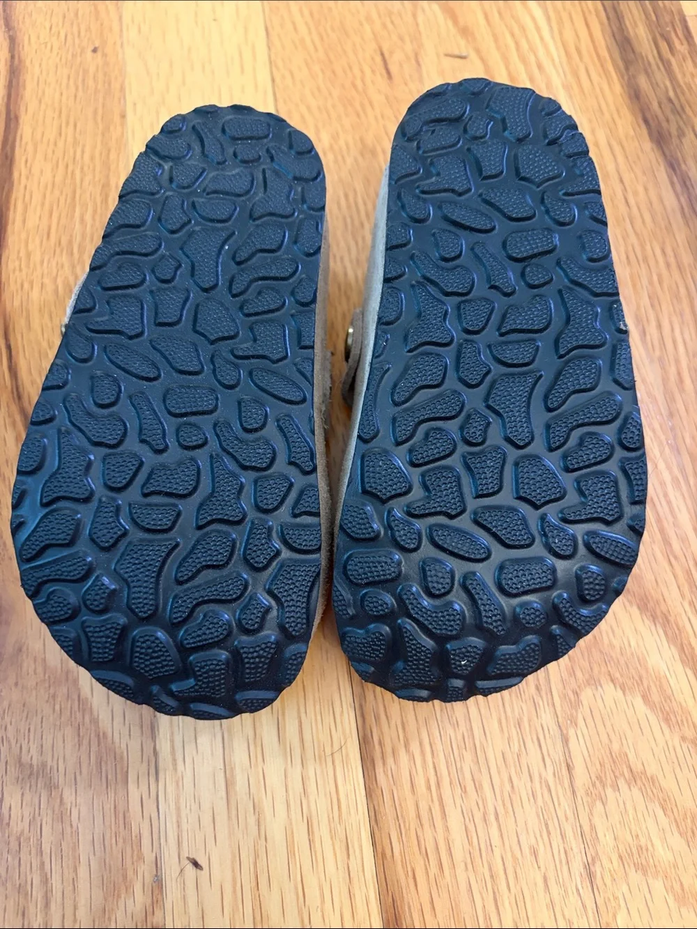 Zuseris soft suede